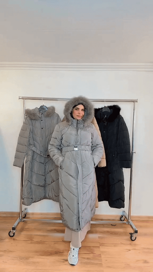 Giacca lunga in pelliccia sintetica a trapezio con cappuccio e cintura