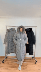 Giacca lunga in pelliccia sintetica a trapezio con cappuccio e cintura
